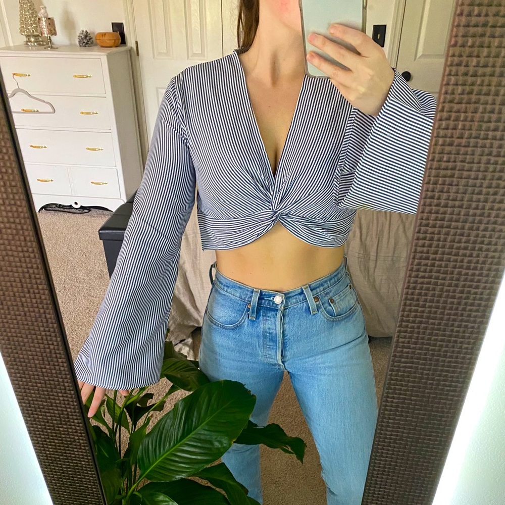 Pretty Little Thing bell sleeve crop top!!